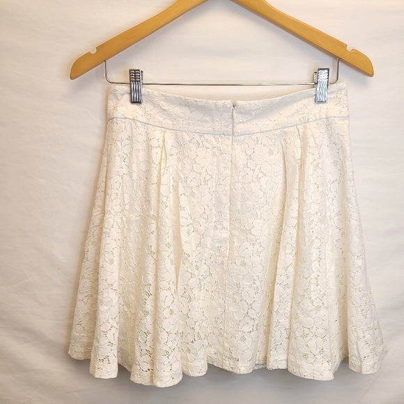 White Skirt- Better B. - Picture 2 of 5
